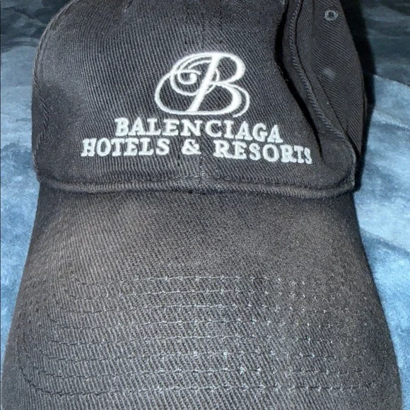Balenciaga hotel and resorts hat - Picture 2 of 6